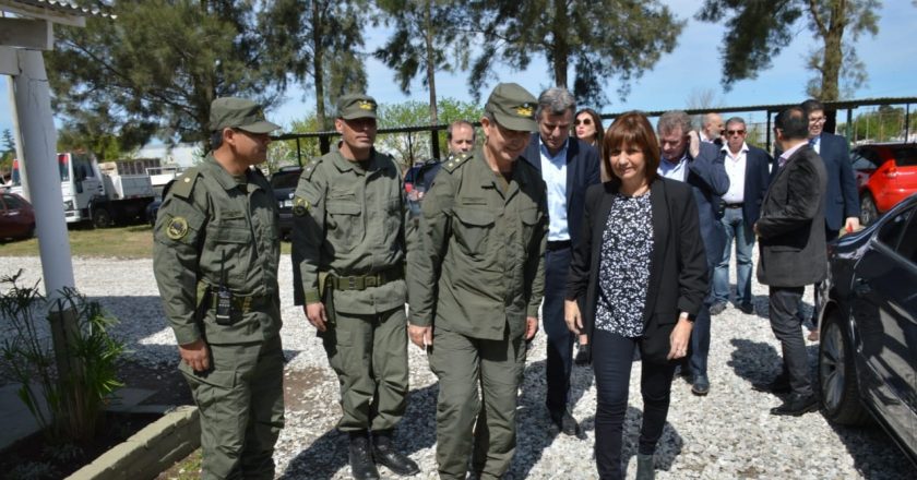 «La juventud necesita más escuelas y no cuarteles»
