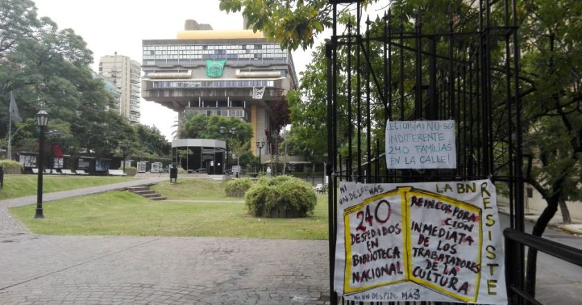 Marchan para reclamar la reincorporación de los casi 300 despedidos de Biblioteca Nacional