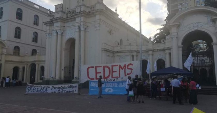 Las paritarias quedaron detrás de la inflación y los docentes le piden a Morales que los convoque antes de que finalice el receso invernal