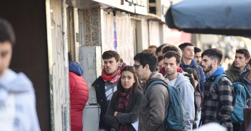 La mitad de los argentinos permanece en su trabajo sólo por temor al desempleo