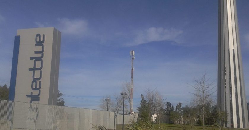 Unitec Blue paraliza la producción y ya se habla de nuevos despidos masivos