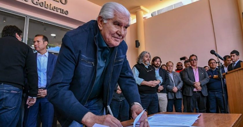 Pereyra también le declara la guerra al autoservicio de combustibles