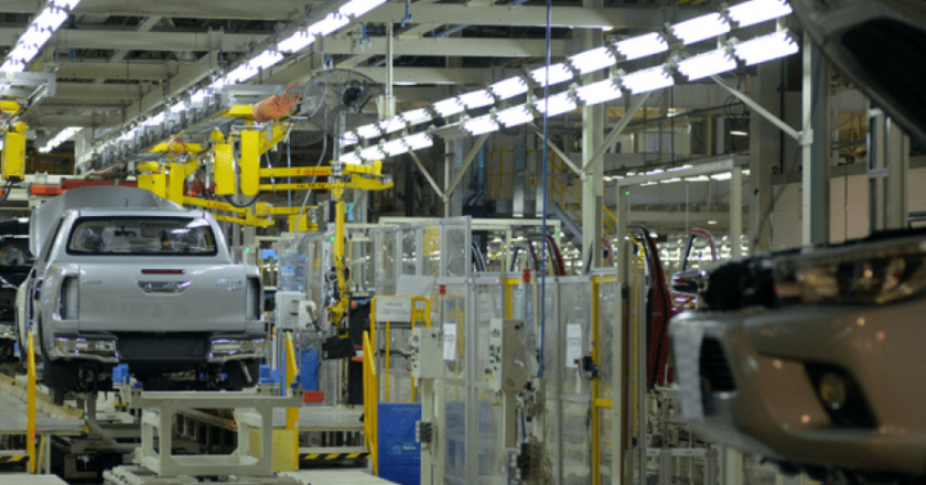 Toyota suspende más de 5 mil operarios hasta el 5 de agosto y encara su propia reforma laboral