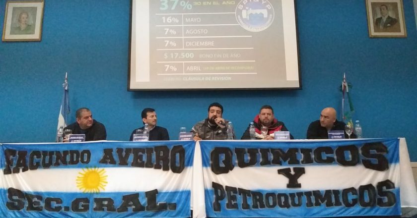 Los Químicos quiebran el techo paritario y firman 37%, más bono de 17.500 pesos, más cláusula de revisión