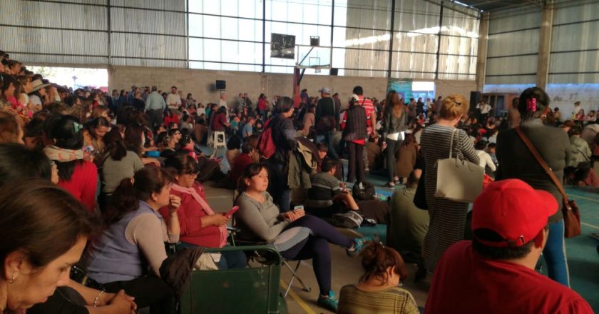 Aunque amenazan con descontar las semanas de paro, los docentes salteños siguen de huelga