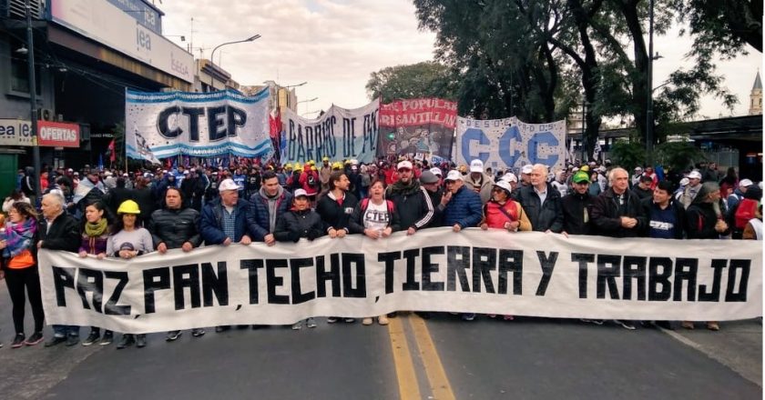 Cayetanos calificaron de «infame» al Gobierno al inicio de la cuarta marcha por Tierra, Techo y Trabajo