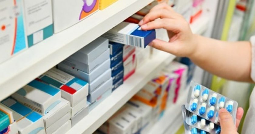 El último año bajaron la persiana 500 farmacias