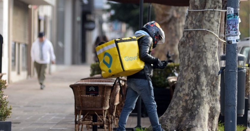 Glovers amagan con parar y dejar de repartir en el interior para que les suban las comisiones
