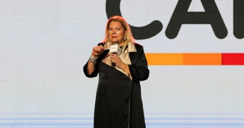Desesperada, ahora Carrió pide que Macri suba el mínimo no imponible de Ganancias