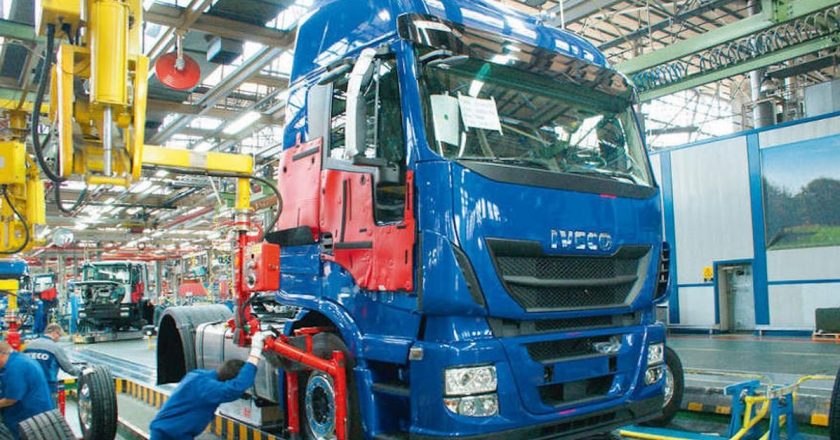 Por falta de insumos Iveco paraliza su planta cordobesa y suspende a todo el personal