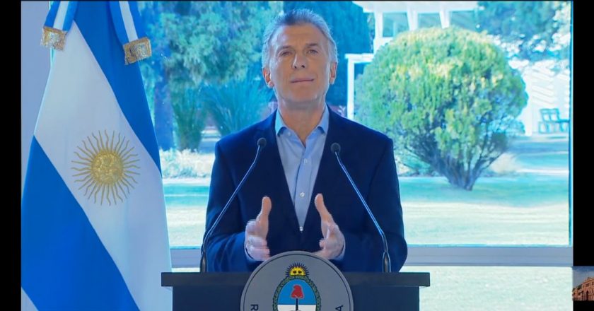 Macri anunció un bono para trabajadores, cambios en Ganancias y pagos extra de la AUH