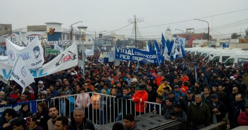 Petroleros santacruceños hacen punta de lanza y piden reabrir las paritarias