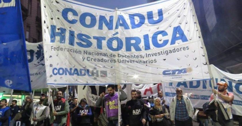 Docentes universitarios encolumnados en Conadu Histórica paran toda la semana en reclamo de mejoras salariales