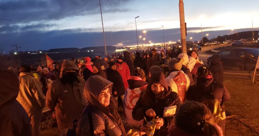 Represión y encarcelamiento de docentes de Chubut que reclamaban el cobro de salarios