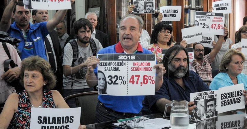 Docentes bonaerenses evalúan pedidos a Vidal para sostener los salarios tras la megadevaluación