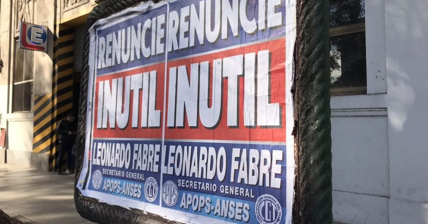 «Renuncie inútil», el mensaje «sutil» que Fabré le dedicó a Macri