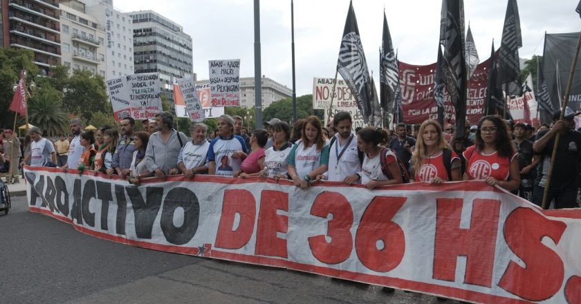 El sindicalismo de izquierda marcha a Plaza de Mayo y pide un paro general de 36 horas