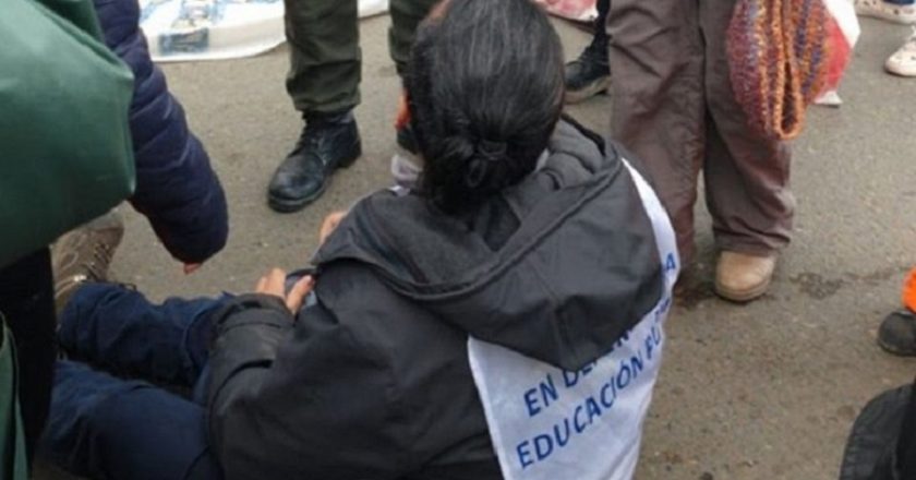 Atropellaron a un docente universitario en el marco de las protestas por el retraso de pagos en Chubut