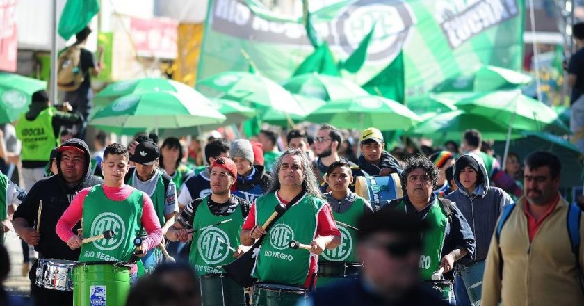 ATE de Río Negro lanzó campaña en la provincia por reclamo salarial y el Gobierno provincial ya lo convocó a paritarias