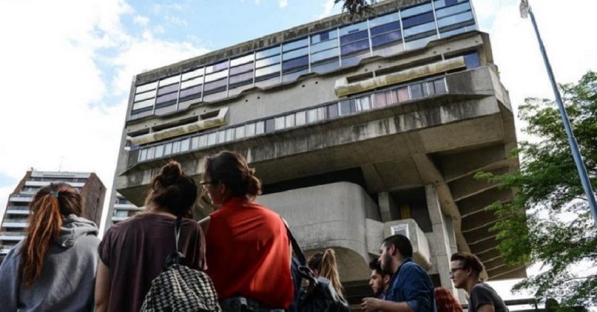 La Justicia le ordena al Gobierno reincorporar una empleada de la Biblioteca Nacional despedida durante su embarazo