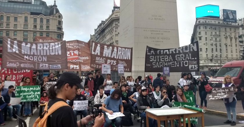 Docentes de Chubut trasladaron su protesta al Obelisco porteño