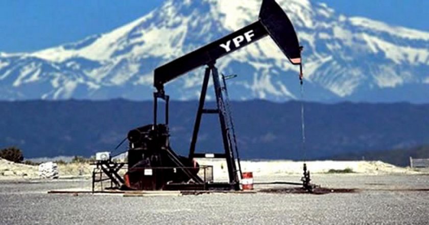 Con las rutas cortadas y el combustible congelado, YPF paraliza su actividad en Chubut