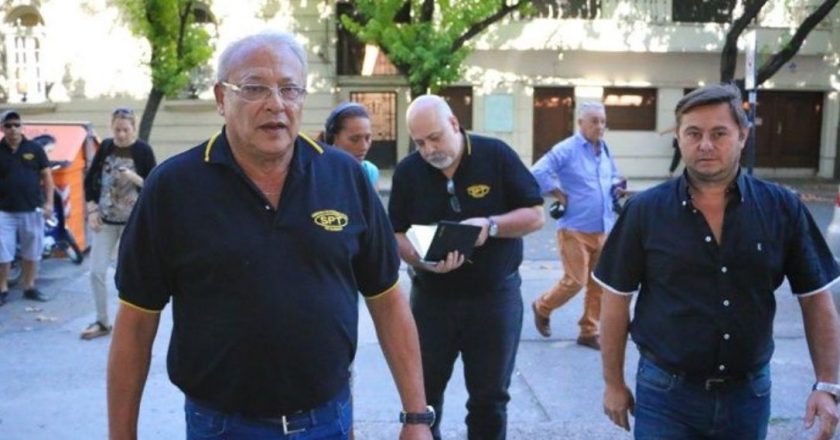 Se desmoronó la conducción del gremio de taxistas rosarino y se gesta una rebelión por la sucesión