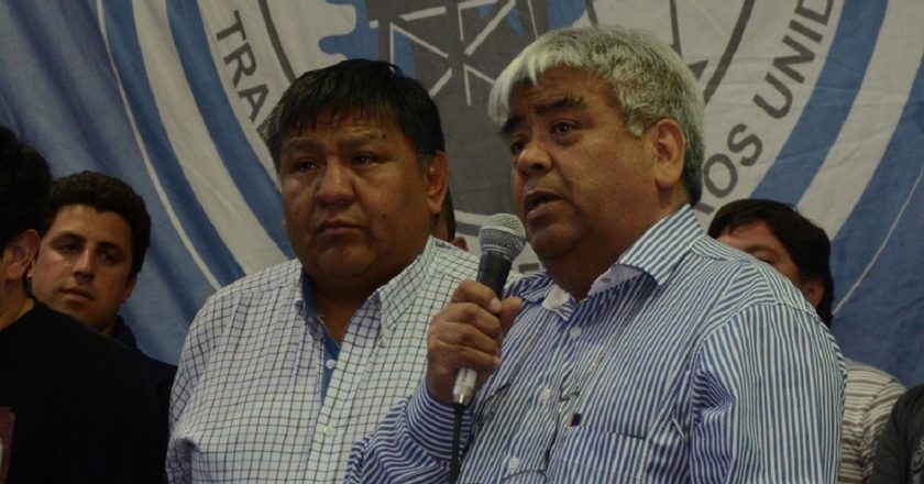 Los petroleros justificaron la golpiza a docentes: «Por los cortes de ruta nos descontarán la mitad del sueldo»