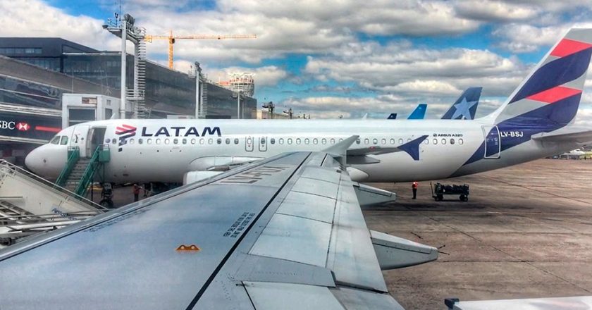 Sin paritarias. Aeronavegantes provocaron demoras y cancelaciones en Latam que podrían continuar todo el fin de semana