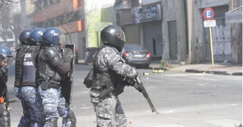Reprimen una protesta de Luz y Fuerza y se llevan detenido al hijo de Agustín Tosco