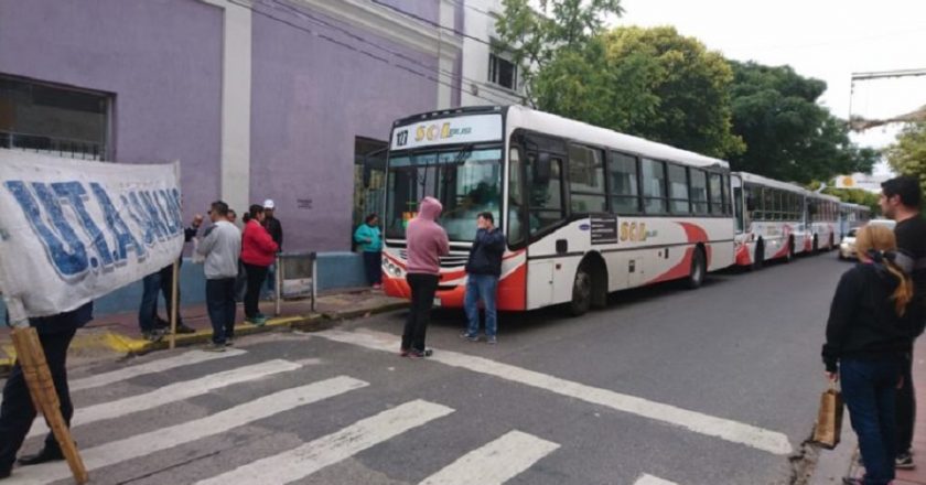 Los choferes no cobraron y sigue el paro de transporte en San Luis