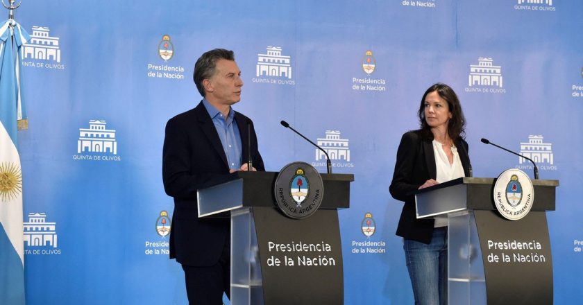Reapertura de paritarias o bono, el dilema en el Gobierno