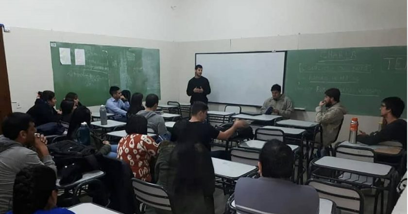 Obreros y estudiantes contra la deserción estudiantil en Rosario