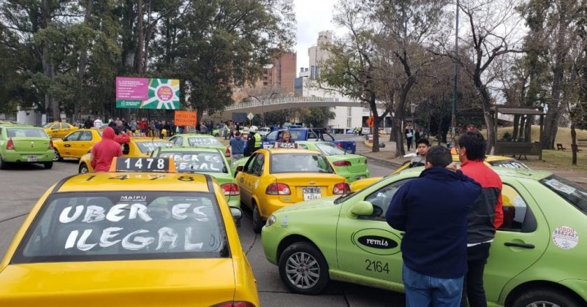 Choferes de Uber podrían recibir multas superiores a 70 mil pesos si son descubiertos en Córdoba