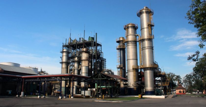 Ya suman 300 suspensiones y los petroleros van a un paro en las refinerías