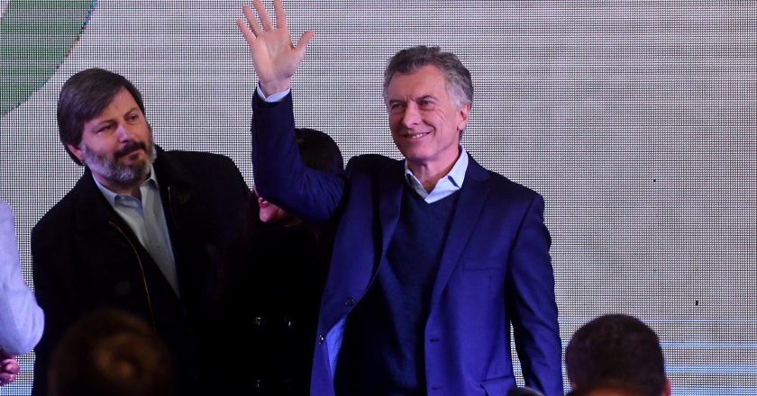 Empleados públicos y periodistas, los que más salarios perdieron en la era Macri