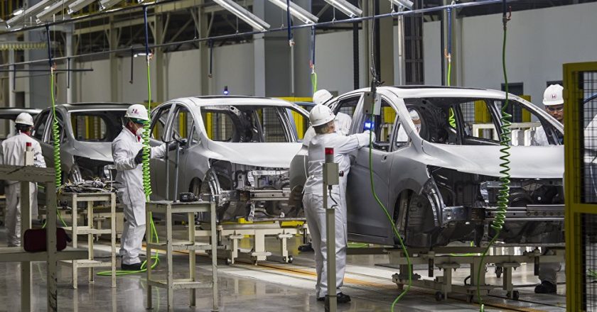 La industria suma 19 meses de destrucción de empleo y Cambiemos pasó de los brotes verdes a la tierra arrasada