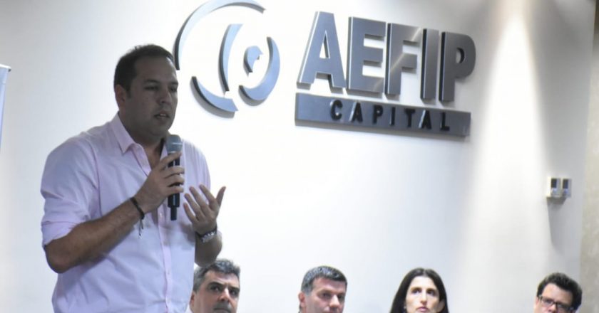 El moyanismo se ramifica y se queda con el gremio de la AFIP