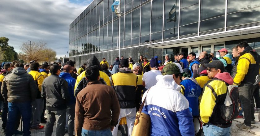 Trabajadores tomaron por tiempo indeterminado las instalaciones de Vialidad en Rawson