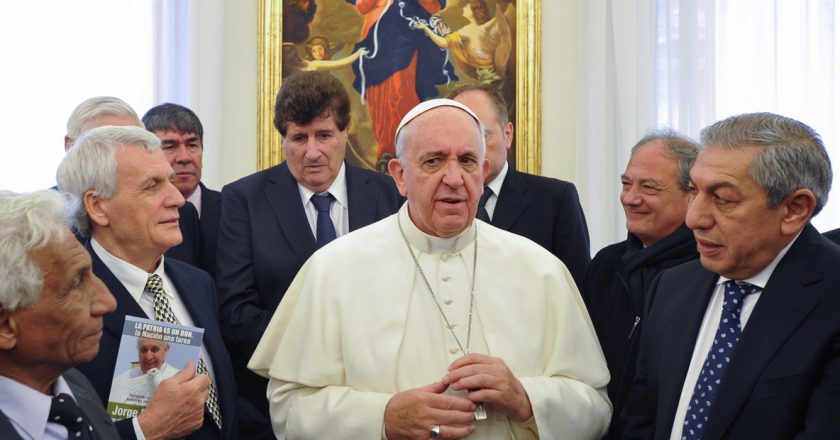 Un libro sobre los movimientos sociales, la excusa para otro acercamiento entre el Papa y la CGT
