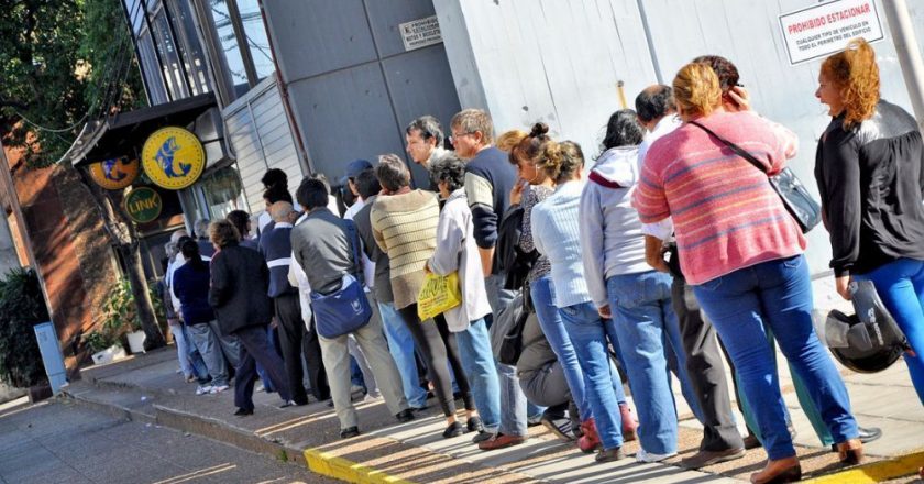 Corrientes anunció aumento salarial del 10% a estatales para octubre