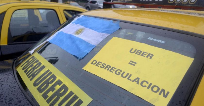 #UberGate El gremio de taxistas repudió colaboración de funcionarios del gobierno de Macri: «Lo más lamentable es que la Uberización del trabajo es contagiosa»