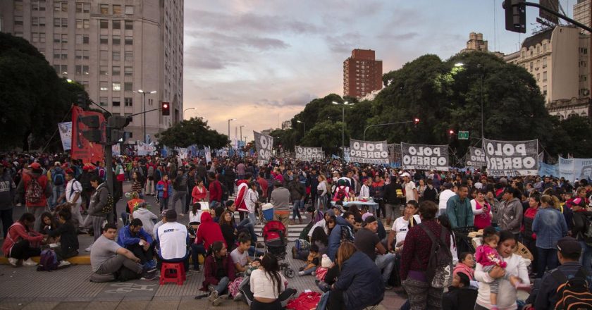 Las organizaciones sociales vuelven a la calle a denunciar que Macri «ni siquiera está cumpliendo con la ley de Emergencia votada»