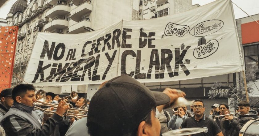 Despedidos de Kimberly Clark proponen un «plan productivo para reabrir la fábrica»