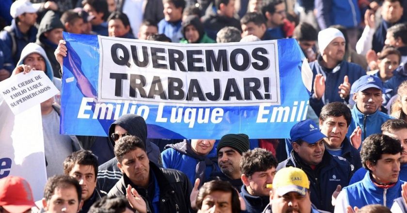 Luque confirmó que despide a los 1200 empleados y que les pagará sólo el 60% de las indemnizaciones y en cuotas