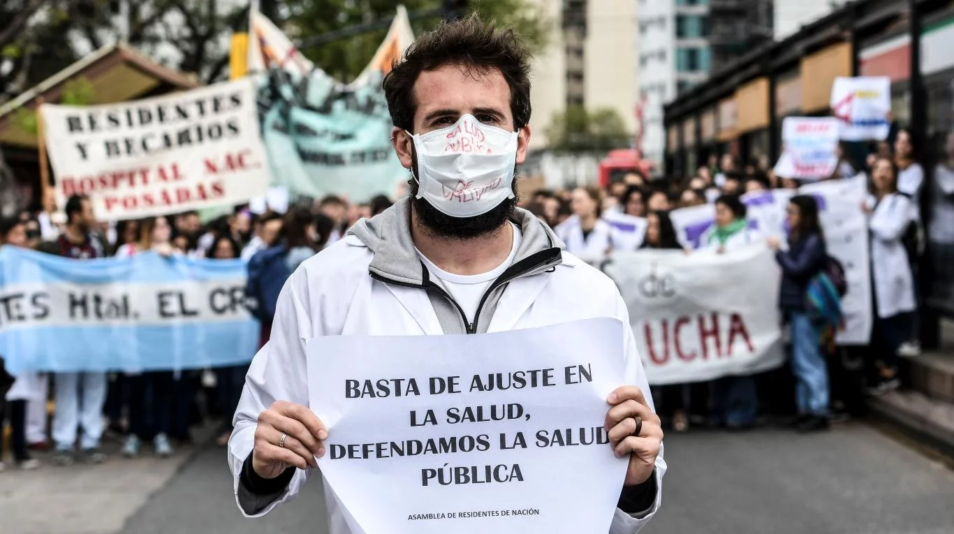 Tras 5 meses sin cobrar los profesionales y técnicos del Garrahan van a un paro de 48 horas, con «guardias mínimas»