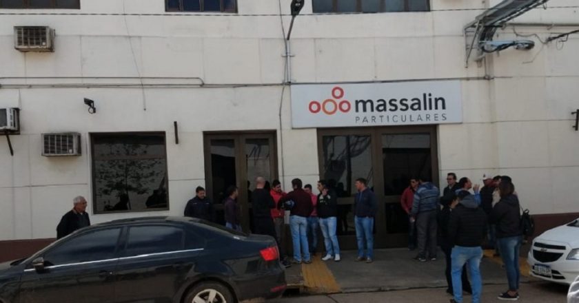 Paralizan la planta bonaerense de Massalin Particulares por el cierre de la fábrica de Goya