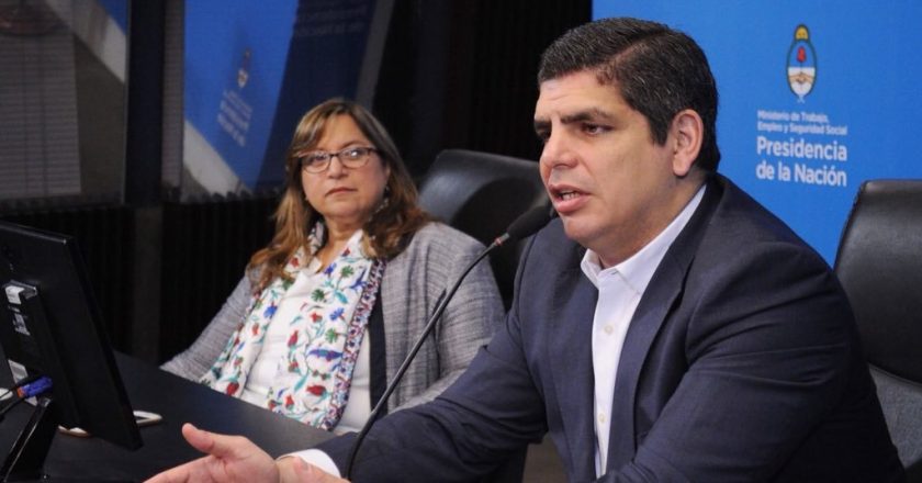 El secretario de Trabajo se guardó un puesto de gerente en Trenes Argentinos para no dejar el Estado