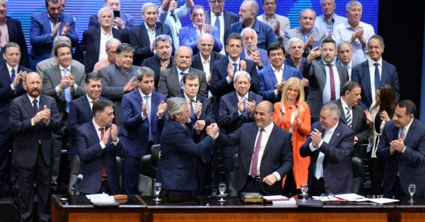 Garrocha en mano, los gremios macristas fueron a Tucumán para fotografiarse con Fernández