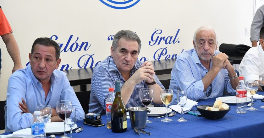 Con entusiasmo por el triunfo de Fernández y dudas sobre el pacto social, se reúnen los gremios del transporte